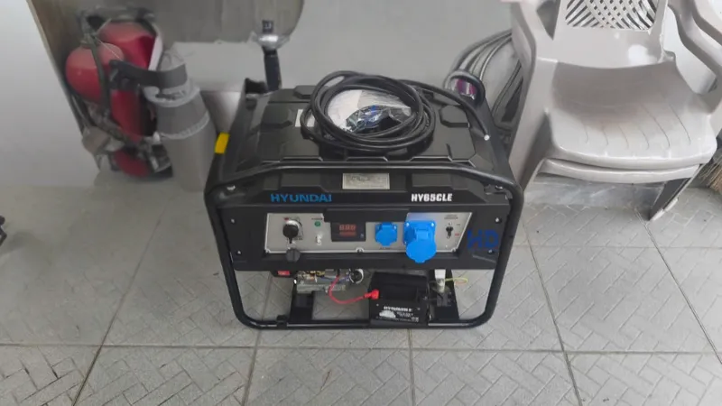 Máy phát điện 5kVA Hyundai HY65CLE chạy xăng phù hợp sử dụng cho nhiều mục đích