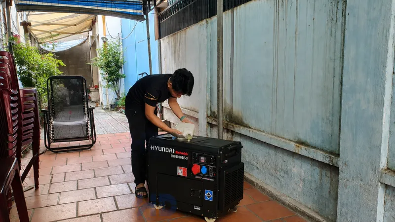 Lắp đặt máy phát điện Hyundai chính hãng chạy dầu cho khách hàng